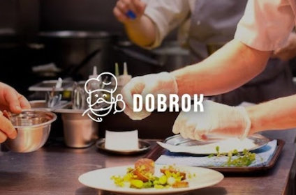 Dobrok: Dostava kuvanih jela Novi Sad spremna u profesionalnoj kuhinji